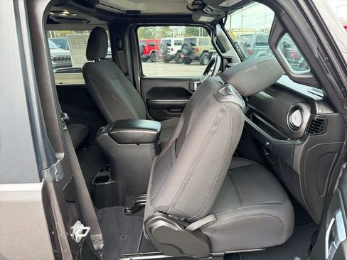 Used 2022 Jeep Wrangler Sport image 19