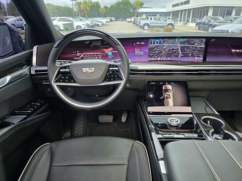 Used 2025 Cadillac Escalade ESV Premium Luxury w/ Touring Package AWD/4WD image 9