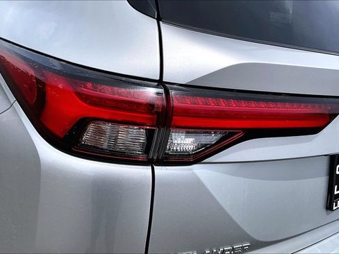 Used 2023 Mitsubishi Outlander SE AWD/4WD image 30