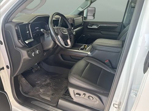 Used 2024 GMC Sierra 2500 SLT w/ SLT Convenience Package AWD/4WD image 8