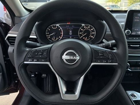 Used 2024 Nissan Altima 2.5 SV FWD image 14
