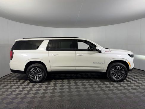 Used 2025 Chevrolet Suburban Z71 AWD/4WD image 5