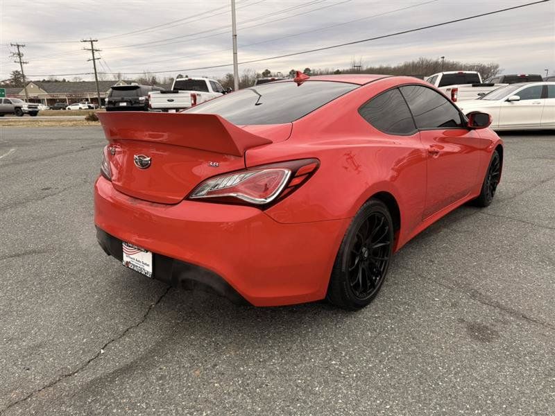 Used 2015 Hyundai Genesis 3.8 RWD image 5