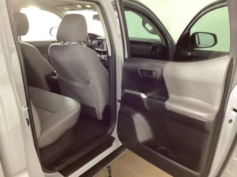 Used 2020 Toyota Tacoma SR5 AWD/4WD image 21