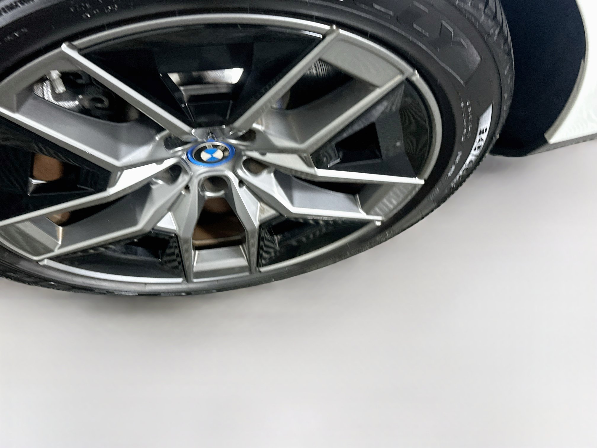 Used 2025 BMW i5 eDrive40i RWD image 11