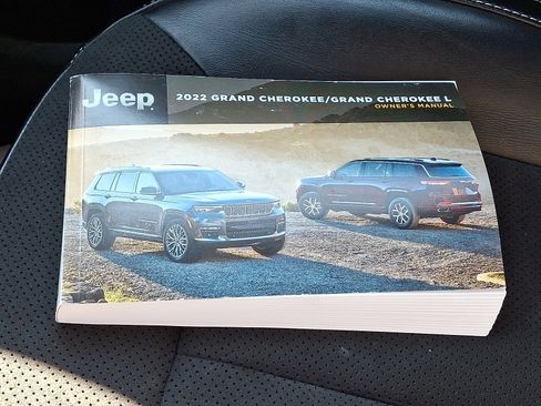Used 2022 Jeep Grand Cherokee L Laredo image 26