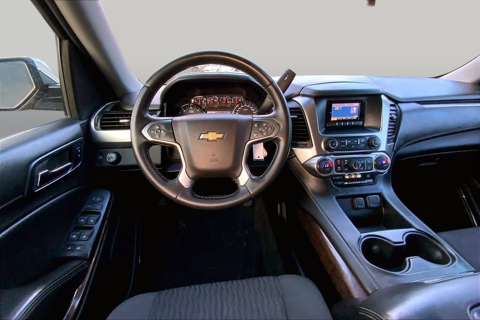 Used 2015 Chevrolet Suburban LS RWD image 6