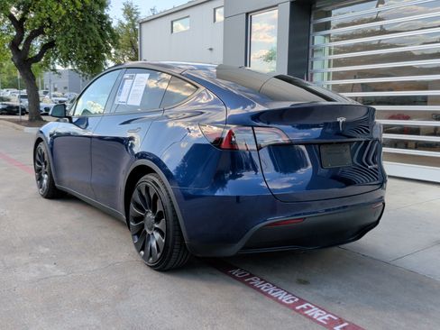 Used 2022 Tesla Model Y Performance image 9