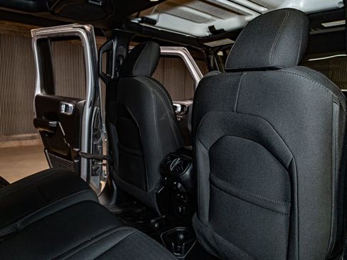 Used 2021 Jeep Gladiator Willys image 22