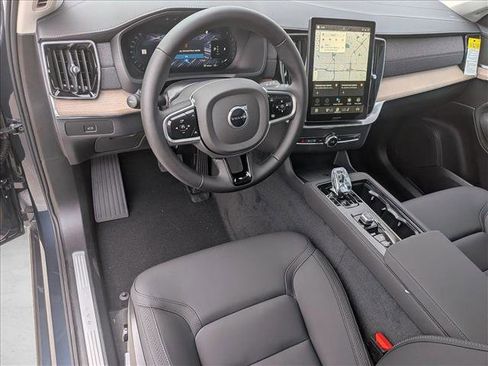 Used 2026 Volvo XC90 B5 Plus w/ Protection Package AWD/4WD image 3