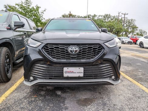Used 2025 Toyota Highlander XSE AWD/4WD image 4