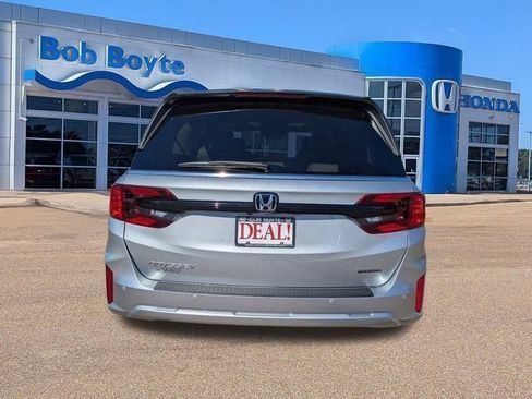 New 2026 Honda Odyssey Touring image 4