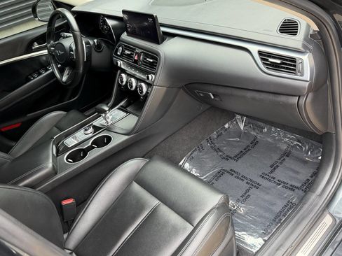 Used 2023 Genesis G70 2.0T image 19