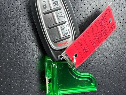 Used 2023 Chrysler Pacifica Touring-L FWD image 29