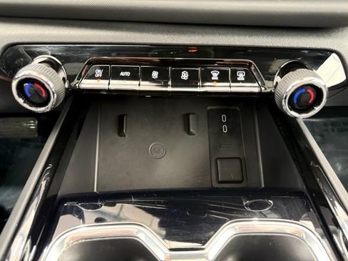 Used 2025 Chevrolet Silverado EV RST AWD/4WD image 38