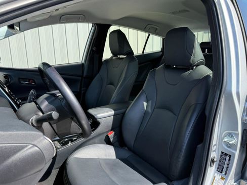 Used 2020 Toyota Prius XLE image 16
