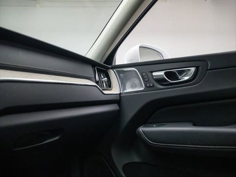 Used 2021 Volvo XC60 T8 Inscription w/ Advanced Package image 32