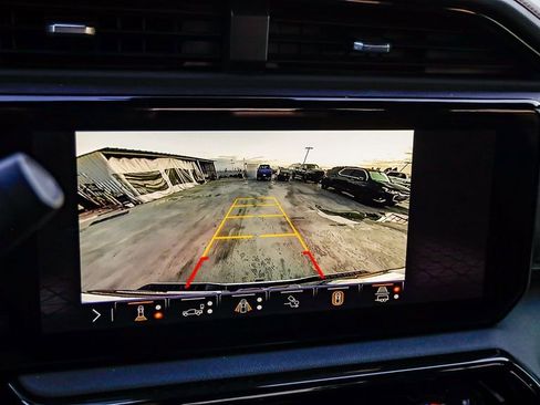 Used 2025 GMC Sierra 2500 AT4 image 27