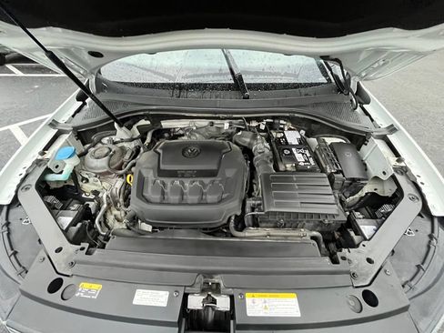 Certified 2024 Volkswagen Tiguan SEL R-Line AWD/4WD image 31