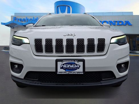 Used 2019 Jeep Cherokee Latitude Plus w/ Comfort/Convenience Group AWD/4WD image 2