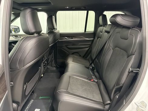 New 2026 Jeep Grand Cherokee Laredo image 11