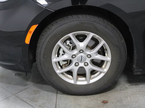 Used 2024 Chrysler Pacifica Touring-L image 37