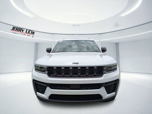 New 2026 Jeep Grand Cherokee L 2WD image 8
