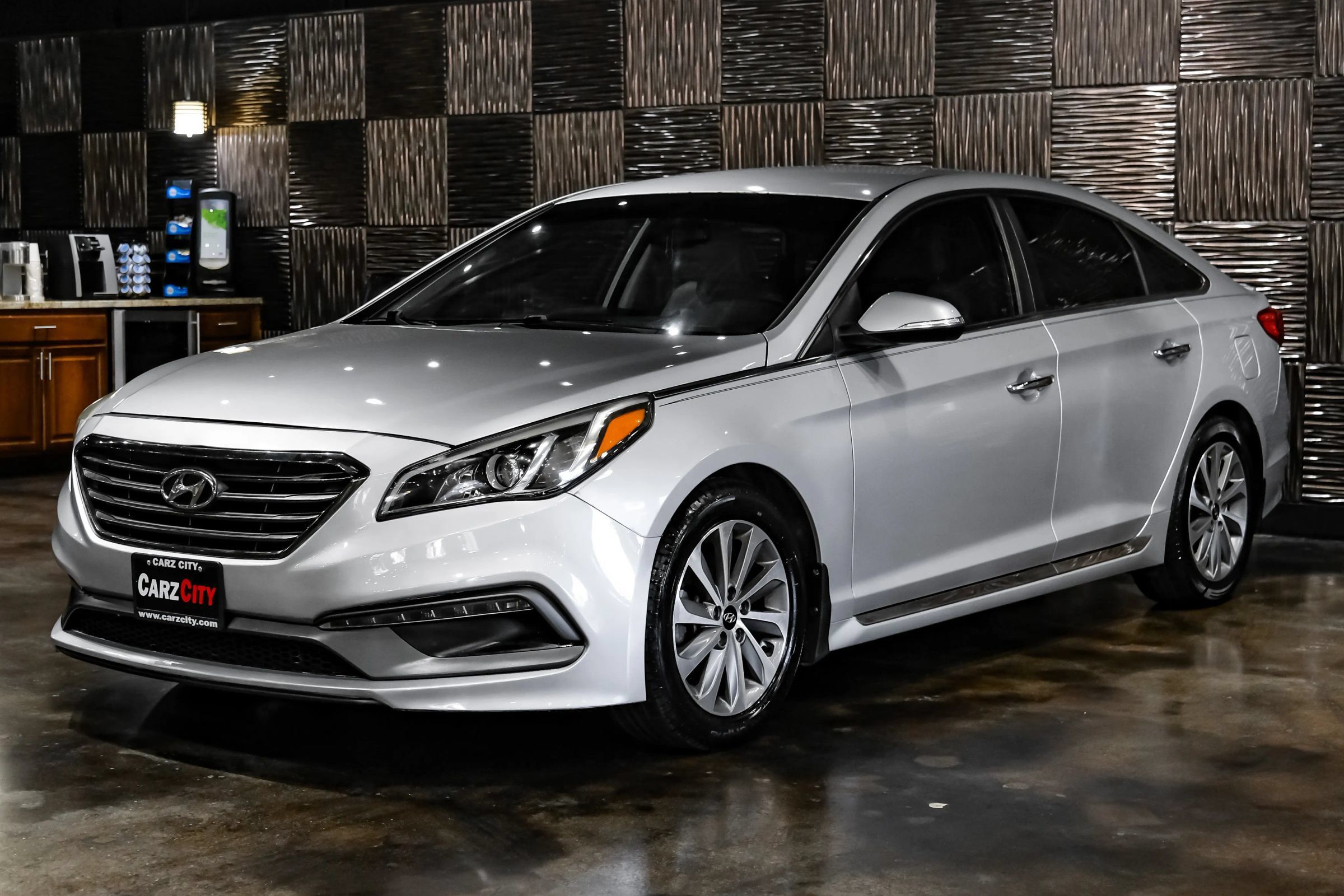 Used 2015 Hyundai Sonata Sport w/ Option Group 03 FWD image 6