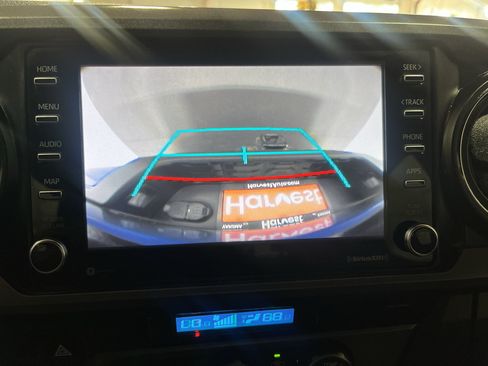 Used 2021 Toyota Tacoma TRD Sport AWD/4WD image 36