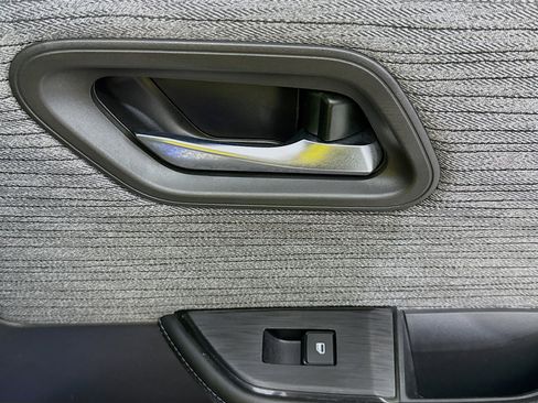 Used 2023 Nissan Rogue SV FWD image 54