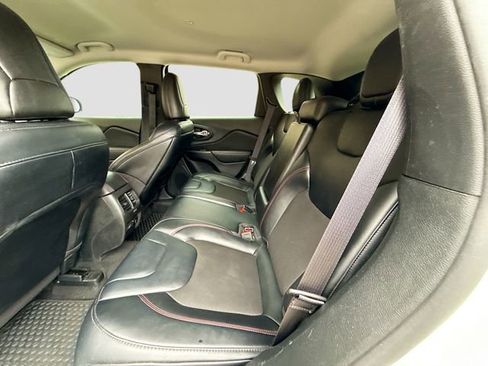 Used 2022 Jeep Cherokee Trailhawk image 23