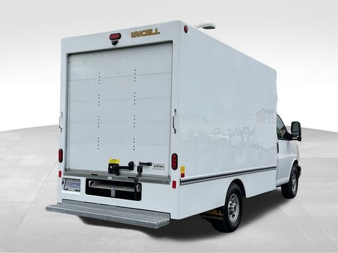 Used 2025 GMC Savana 3500 w/ Power Convenience Package RWD image 2
