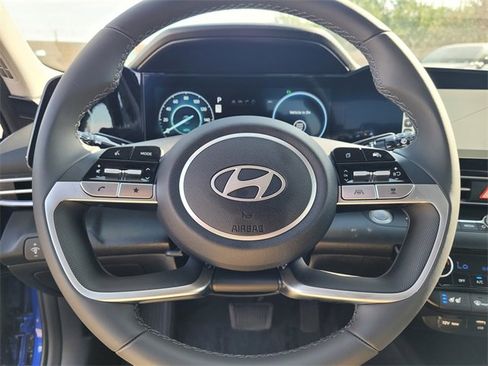 New 2025 Hyundai Elantra Limited image 13