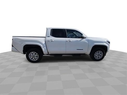 Used 2025 Toyota Tacoma SR5 image 9