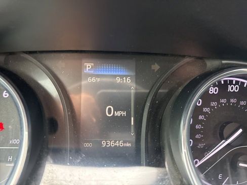 Used 2020 Toyota Camry LE image 11