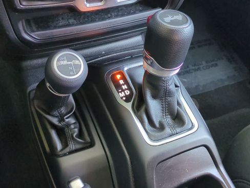 Used 2022 Jeep Wrangler Sport AWD/4WD image 31