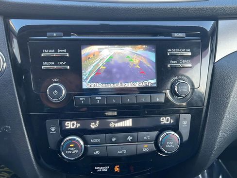 Used 2016 Nissan Rogue SV image 22