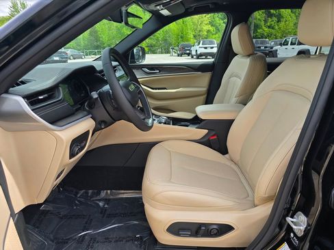 New 2026 Jeep Grand Cherokee L Limited AWD/4WD image 4