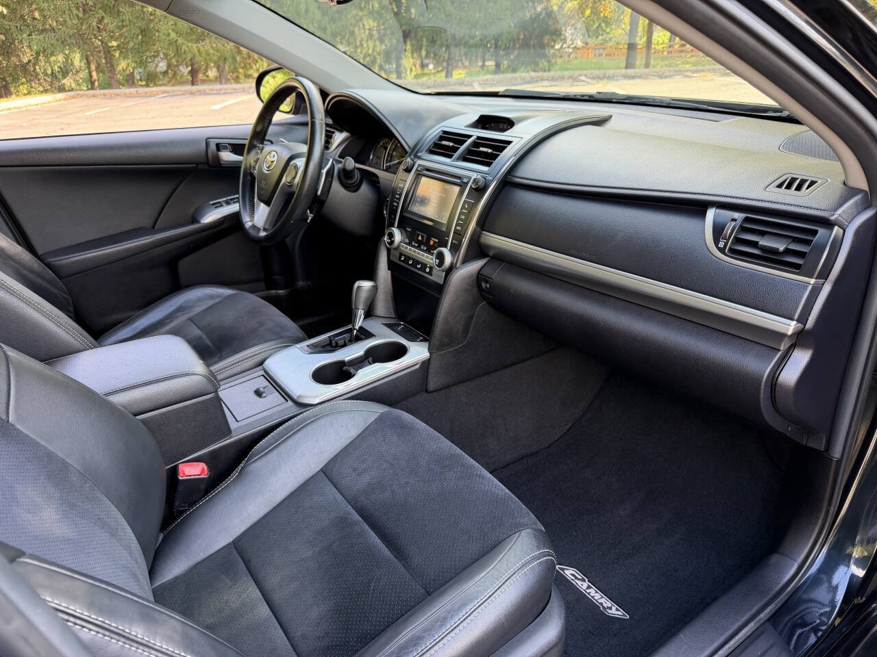 Used 2012 Toyota Camry SE w/ Leather Pkg FWD image 26