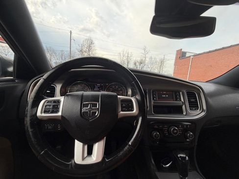 Used 2014 Dodge Charger SE w/ Connectivity Group image 16