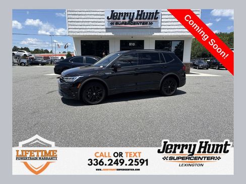 Used 2022 Volkswagen Tiguan SE R-Line FWD image 1