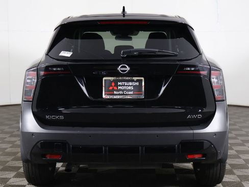 Used 2025 Nissan Kicks SV AWD/4WD image 11