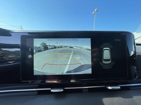 Used 2024 Kia Carnival EX FWD image 15