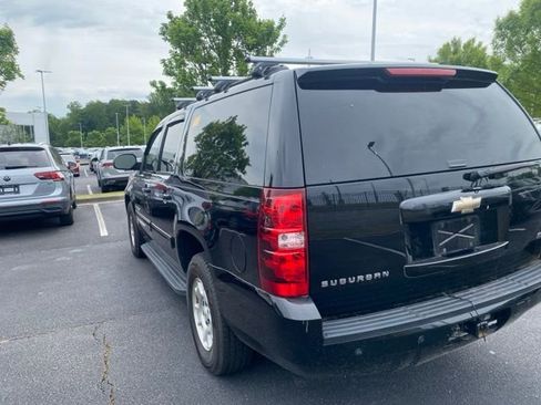 Used 2011 Chevrolet Suburban LT RWD image 10