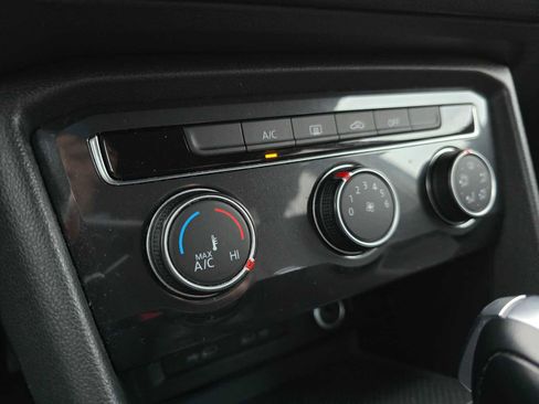 Used 2021 Volkswagen Tiguan S image 28