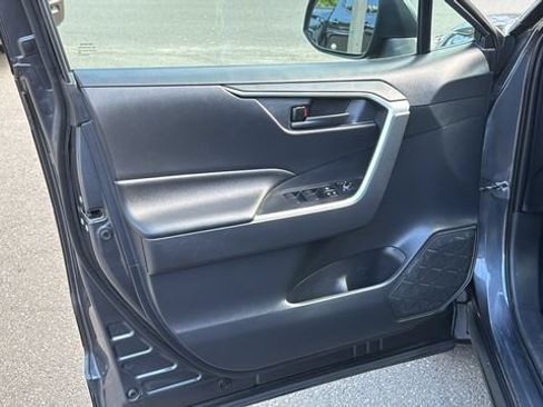 Certified 2019 Toyota RAV4 LE AWD/4WD image 9