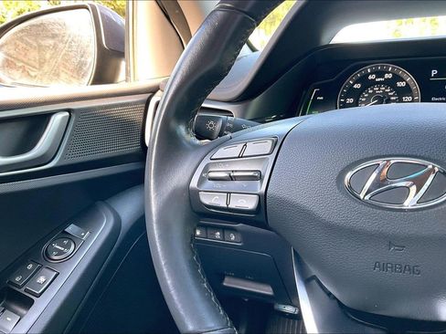 Used 2020 Hyundai Ioniq SE FWD image 8