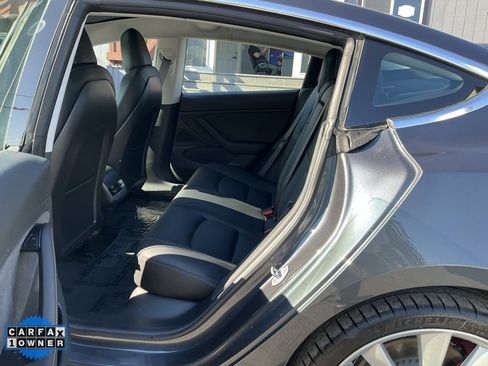 Used 2018 Tesla Model 3 Performance image 24