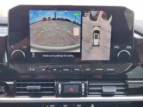 Used 2025 Nissan Pathfinder SL FWD image 18