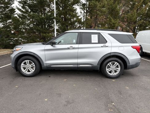 Used 2020 Ford Explorer XLT w/ Equipment Group 202A image 7